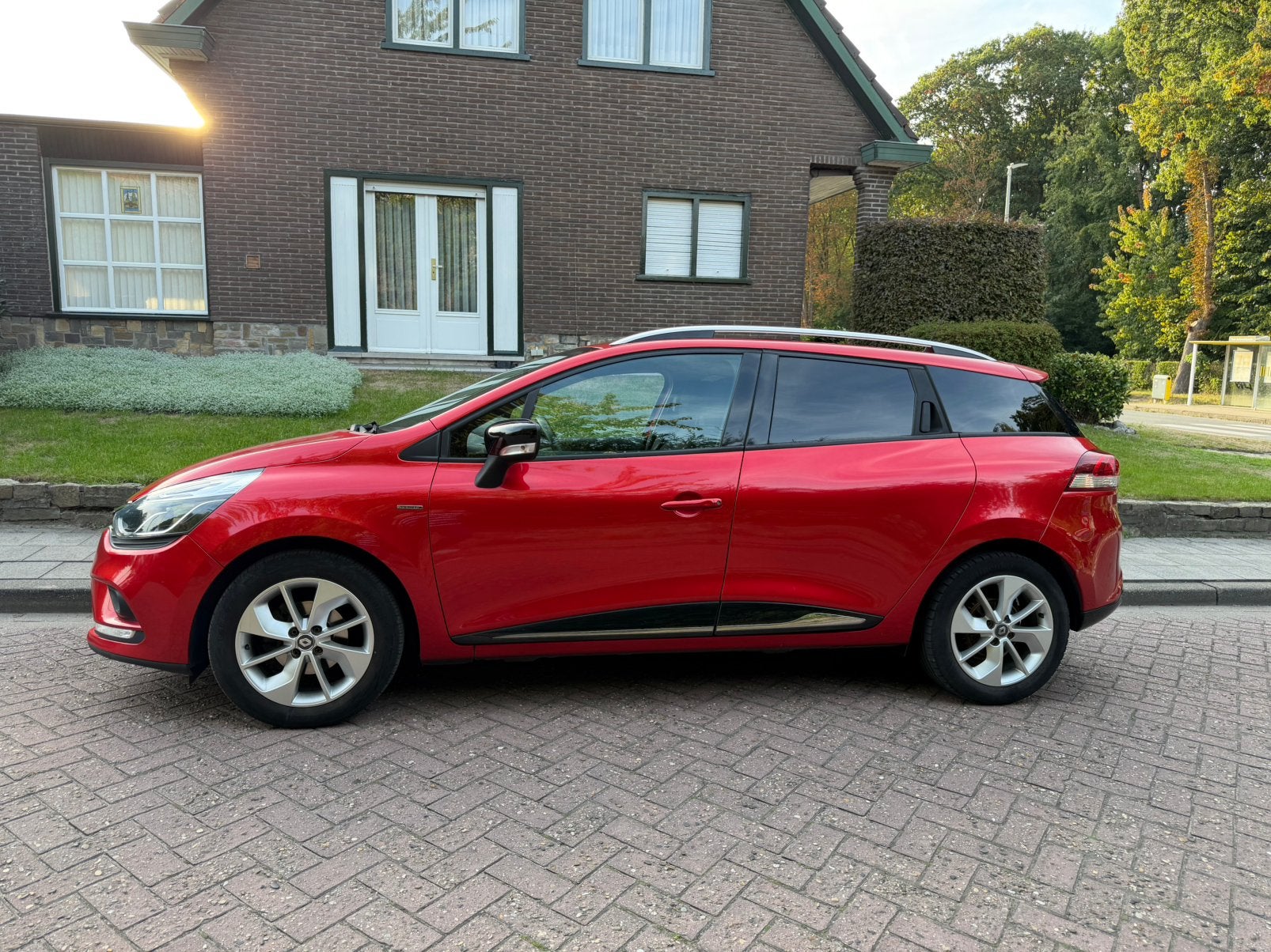 Renault Clio Grandtour Turbobenz Euro6b Airco 1eig gekeurd, Auto's, Euro 6, 5 deurs, 66 kW, Clio