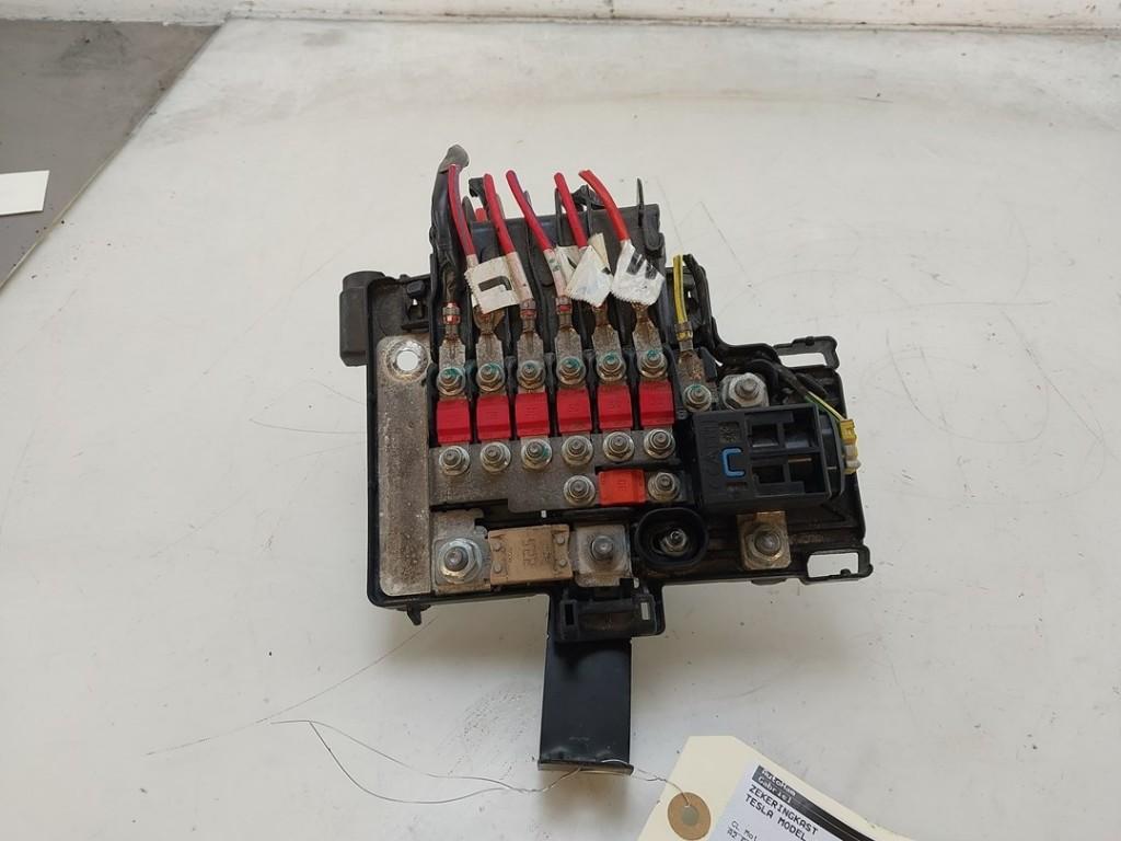 ZEKERINGKAST Tesla Model S (|101327200E|101327200F|), Auto-onderdelen, Elektronica en Kabels, Overige automerken, Gebruikt