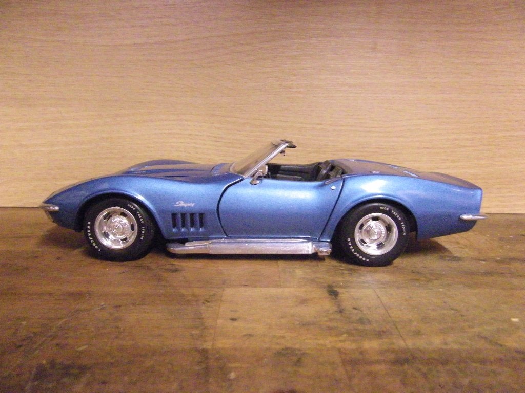 1:18 Revell 1969 Chevrolet Corvette convertible blue, Hobby en Vrije tijd, Modelauto's | 1:18, Ophalen of Verzenden, Gebruikt