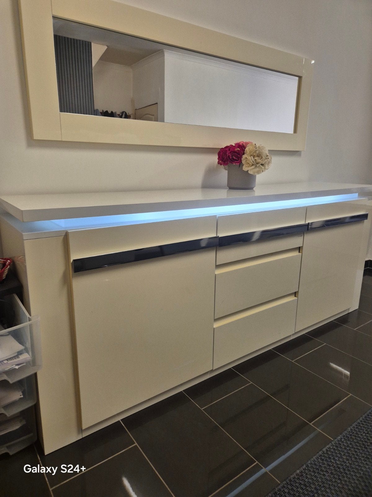 Complete design eetkamer set - Tafel + 6 stoelen en LED kast, Huis en Inrichting, Complete inboedels, Ophalen