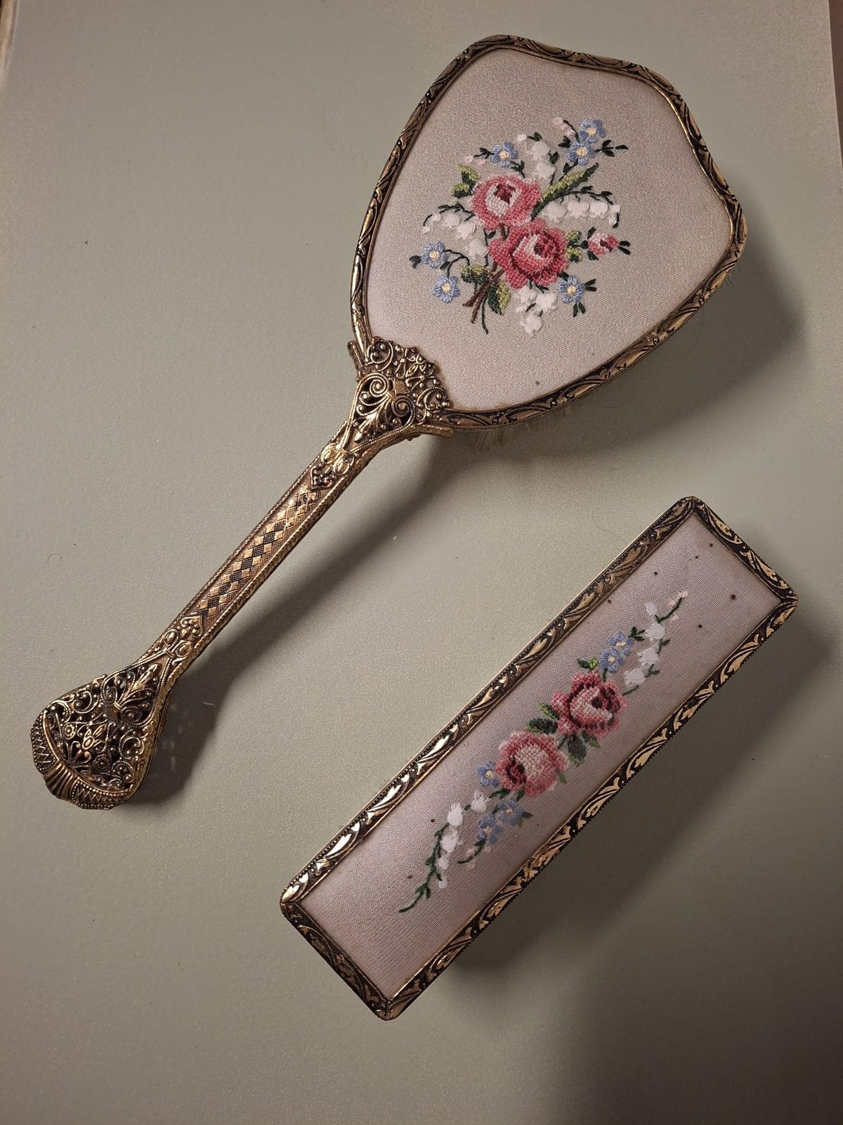 Antieke borstelset handgeborduurd, Antiek en Kunst, Ophalen