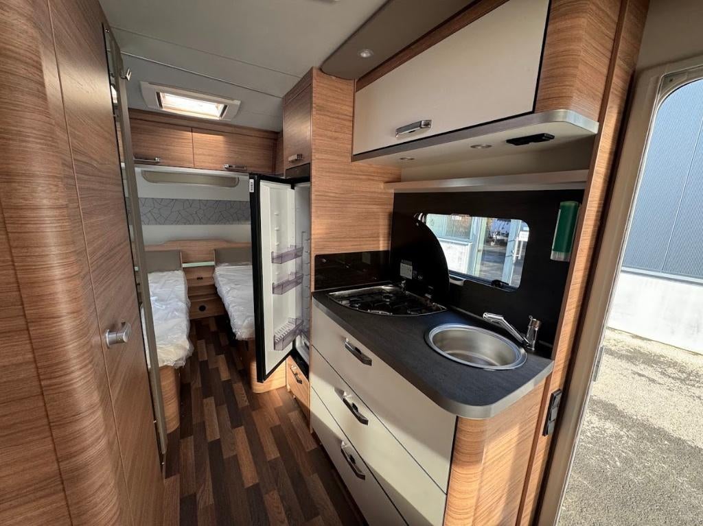 Weinsberg CaraOne 540 EUH 4 tot 6 pers,mover, luifel of tent, Caravans en Kamperen, Rondzit, 7 tot 8 meter, Bedrijf, Schokbreker