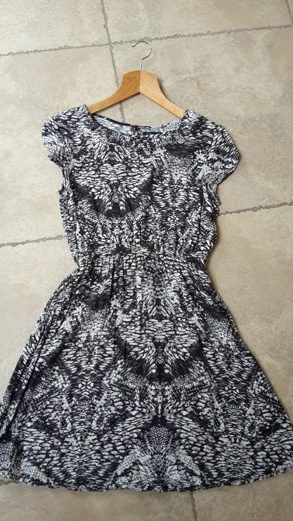 Mooie zomerse jurk mt Large (zie foto's), H&M, Zwart, Maat 42/44 (L), Ophalen of Verzenden