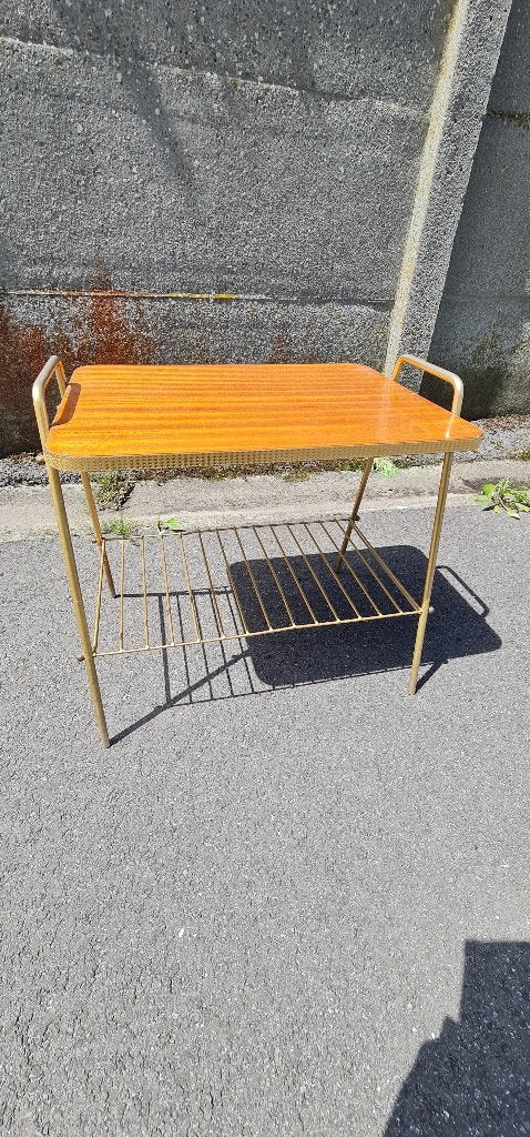 table basse/boîte à revues/table d'appoint, Mid-century modern of franse retrostijl, Moins de 50 cm, Enlèvement, Utilisé