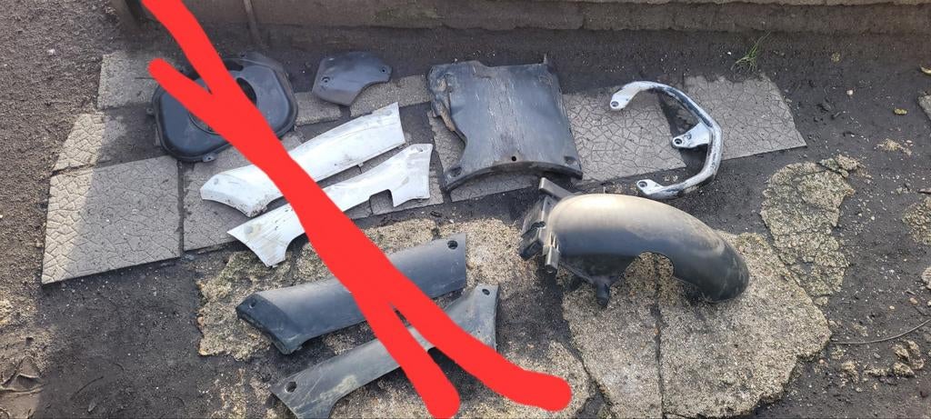 Carénage Peugeot kisbee streetzone, Vélos & Vélomoteurs, Pièces de cyclomoteur | Scooters, Enlèvement ou Envoi, Cadre, Peugeot