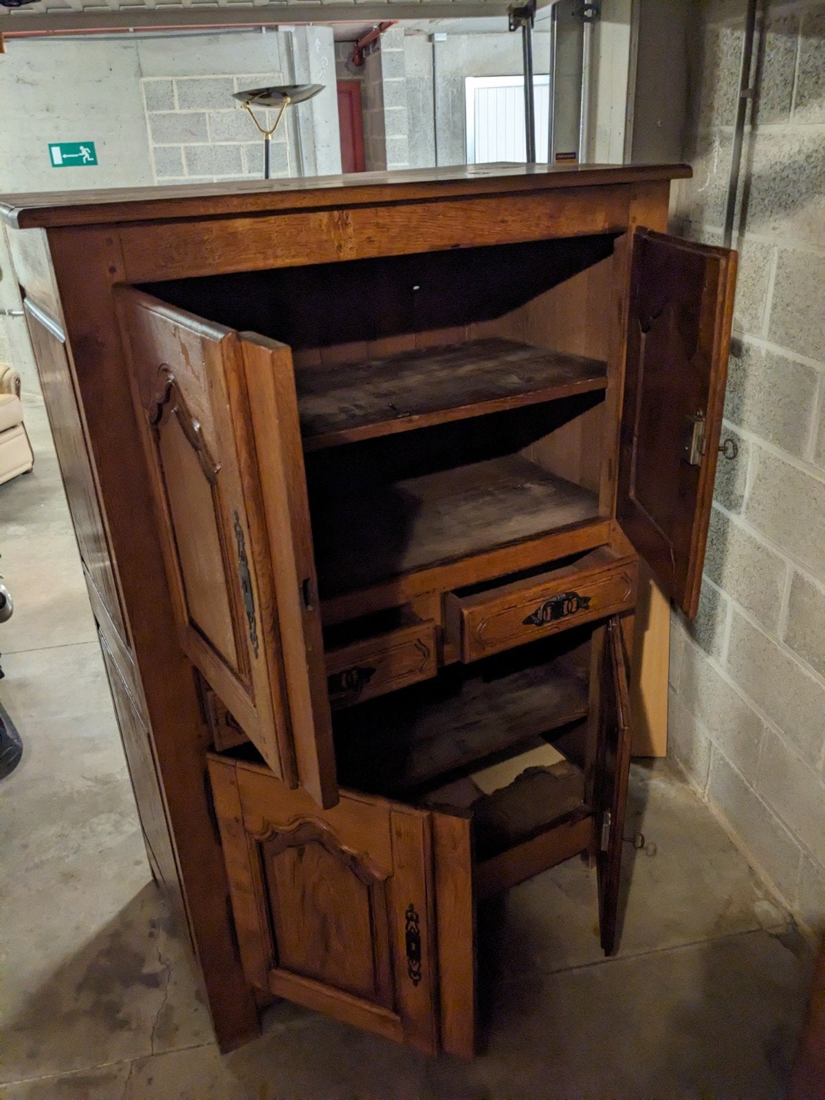 Buffet haut en bois massif, Maison & Meubles, Enlèvement