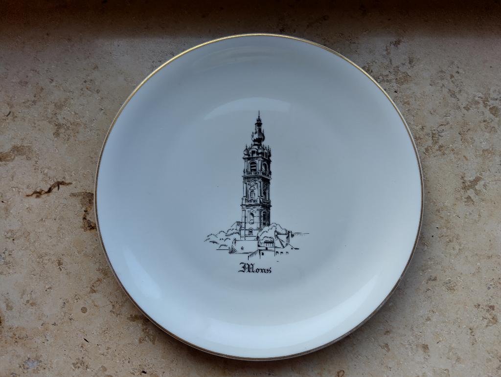 Assiette décorative le Beffroi de Mons, Envoi