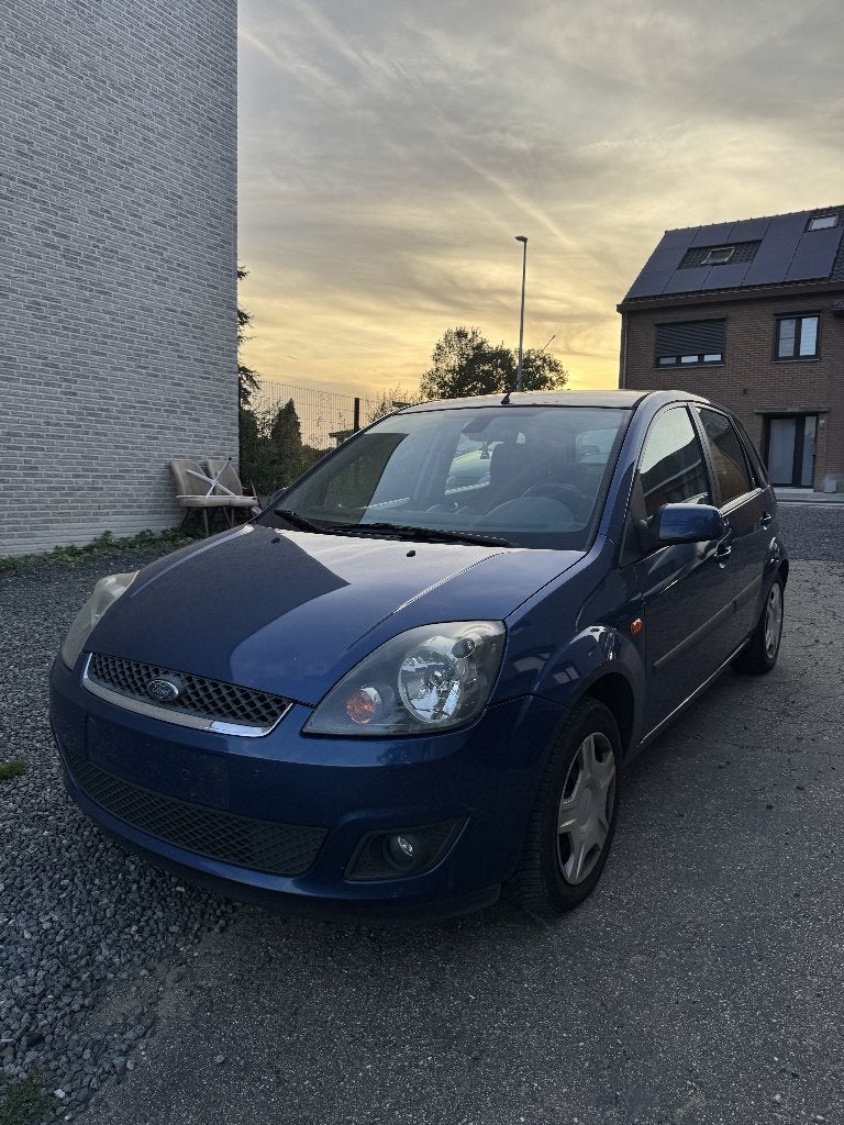 Ford Fiesta 1.4 TDCi Titanium - CarPlay - Airco -Homologuée, Autos, Achat, 50 kW, Boîte manuelle, 5 portes