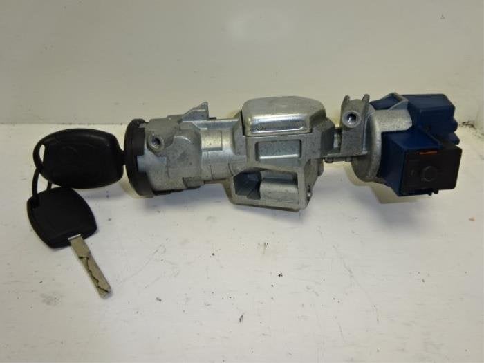 Serrure de contact + clé d'un Ford Focus, Autos : Pièces & Accessoires, -, 3 mois de garantie, -, -