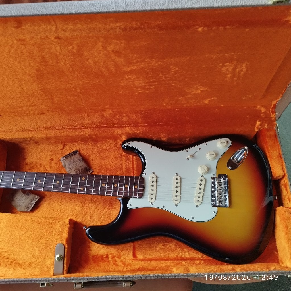 STRATOCASTER AMERICAN VINTAGE II / 61 3TSB, Enlèvement, Utilisé, Fender