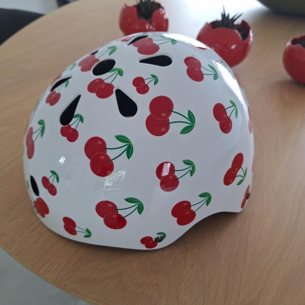 Kinderfietshelm thema kersen, Fietsen en Brommers, Jongen of Meisje, Zo goed als nieuw, Ophalen, XS