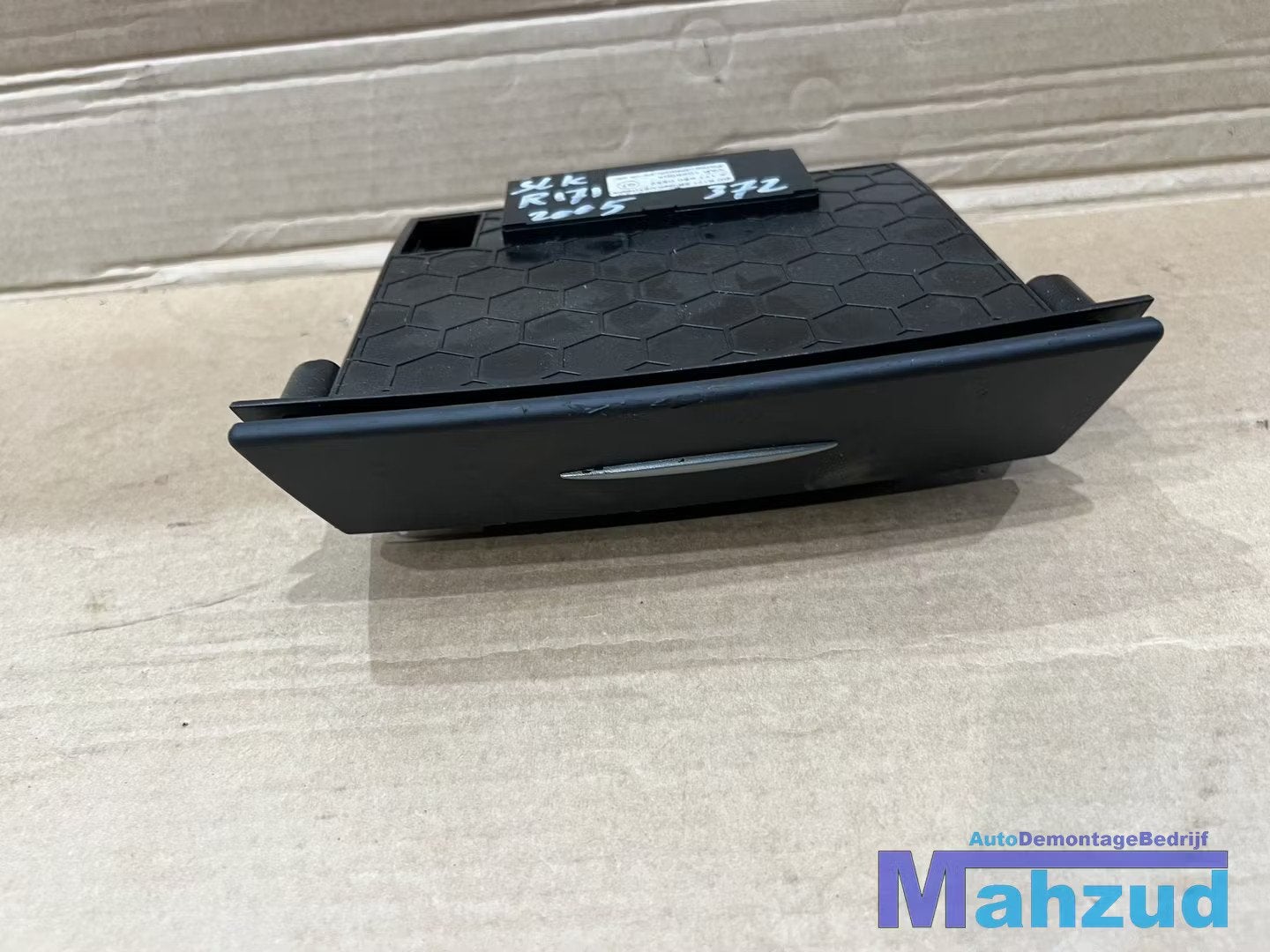 MERCEDES SLK R171 Dashboardla Dashboardvakje A1716800552, Mercedes-Benz AG, Mercedes-Benz, Utilisé, Mercedesstrasse 120
70372  Stuttgart, DE