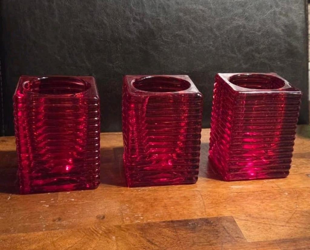 Highlight Square glazen kandelaars "Spaas Kaarsen" (3 stuks), Ophalen of Verzenden, Zo goed als nieuw, Rood, Kandelaar