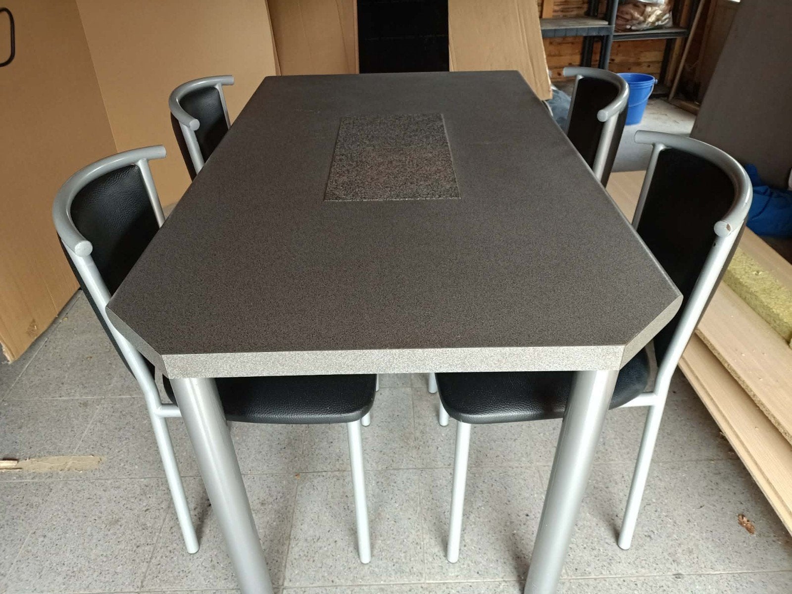 Keuken set of eetplaats, Enlèvement