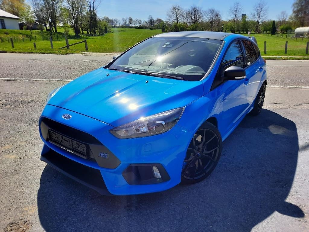 Ford Focus RS blauwe en zwarte editie, Auto's, Ford, Focus, Navigatiesysteem, 4 cilinders, 2261 cc