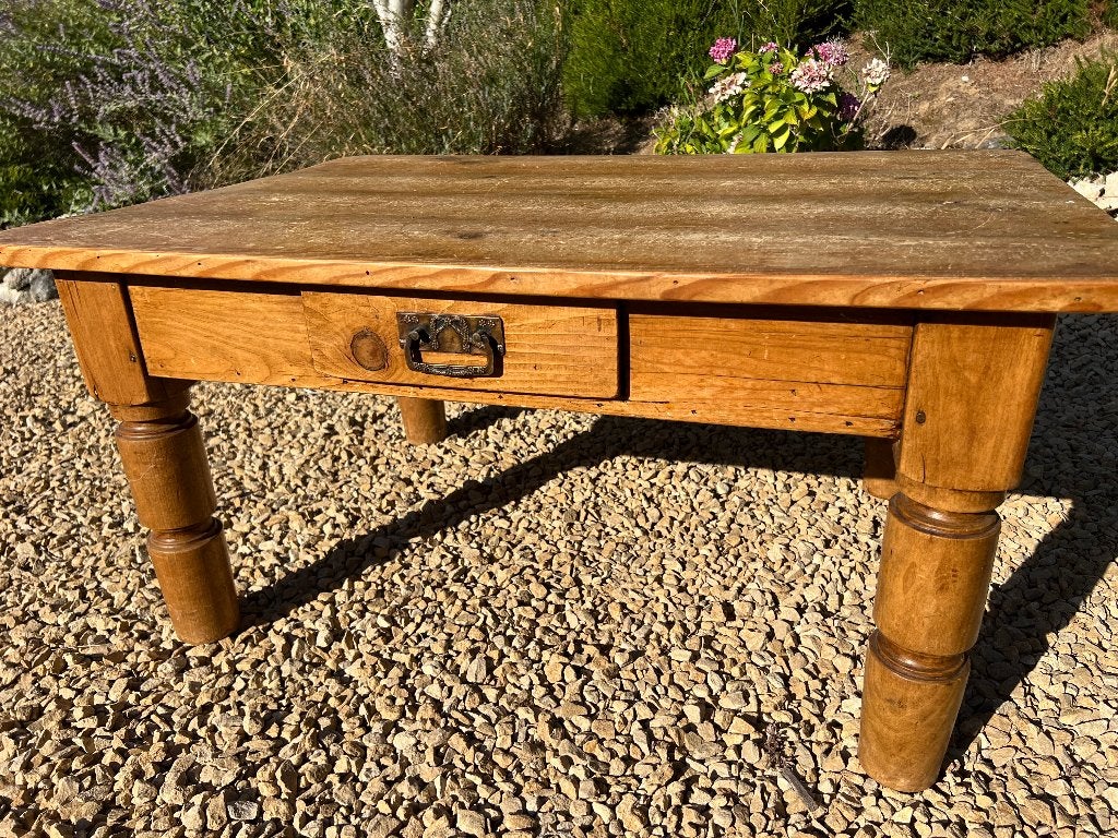 Table basse en pin ancien, Maison & Meubles, 50 à 100 cm, Enlèvement, Utilisé, 50 à 100 cm
