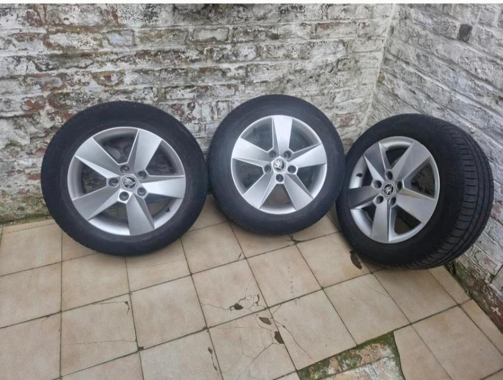Trois jantes alliages avec pneus. 205/55/R16, Enlèvement, Pneu(s)