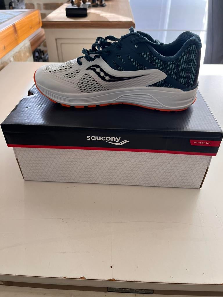 Saucony Kids Ride 10 loopschoenen –  nieuw – met doos, Sport en Fitness, Loopsport en Atletiek, Zo goed als nieuw, Saucony, Ophalen