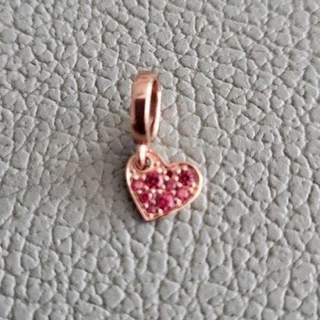 Bedel hartje met roze steentjes., Bijoux, Sacs & Beauté, Bracelets à breloques, Envoi, Or
