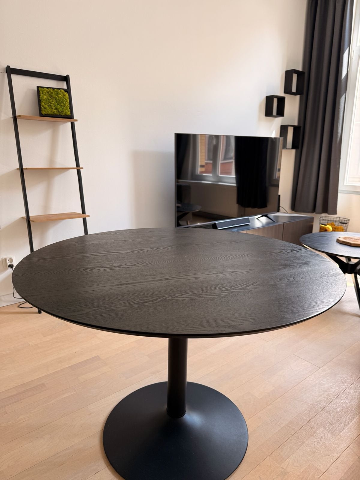 Zwarte ronde salontafel, Enlèvement, Utilisé