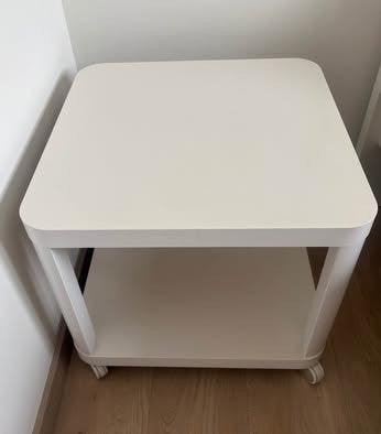 Table sur roulettes, blanche, Maison & Meubles, Chambre à coucher | Tables de chevet, Enlèvement, Comme neuf