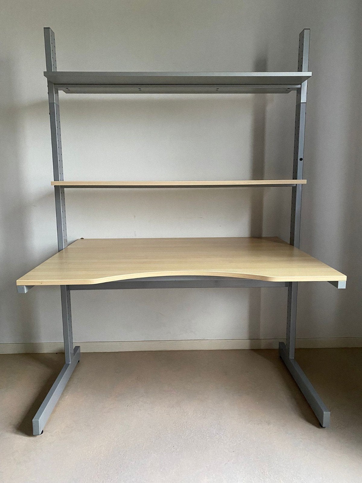Op hoogte afstelbare bureau + bijhorende ladekast, Ophalen