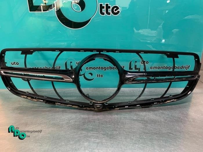 Calandre d'un Mercedes GLC-Klasse (GLC-Klasse 15-), 3 mois de garantie, Utilisé, -, -