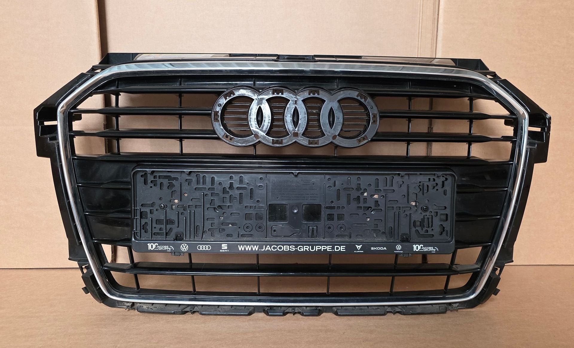 Grill AUDI A1 8X 8XA FACELIFT Orgineel bj.2014-2018 Grille, Autos : Pièces & Accessoires, Carrosserie & Tôlerie, -, Origine de la pièce connue