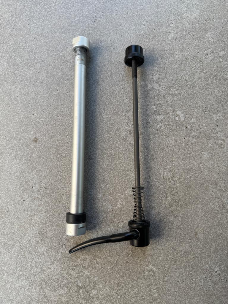 Traxx steekas en snelspanner, Fietsen en Brommers, Fietsonderdelen, Ophalen, Overige typen, Zo goed als nieuw, Aluminium