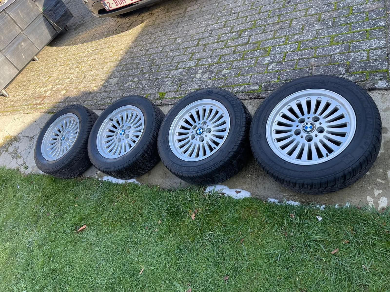 Orginele BMW 16’’ lichtmetalen velgen winterbanden, Auto-onderdelen, Ophalen, Winterbanden, Velg(en)