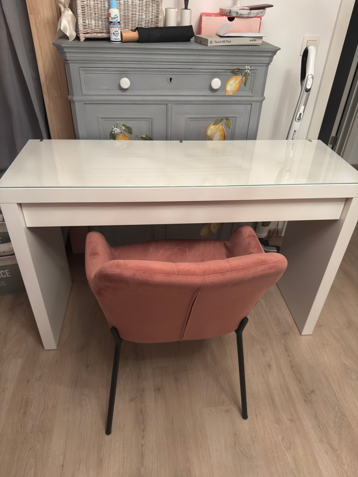 Coiffeuse/table de maquillage Malm avec chaise rose, Maison & Meubles, Enlèvement, Comme neuf
