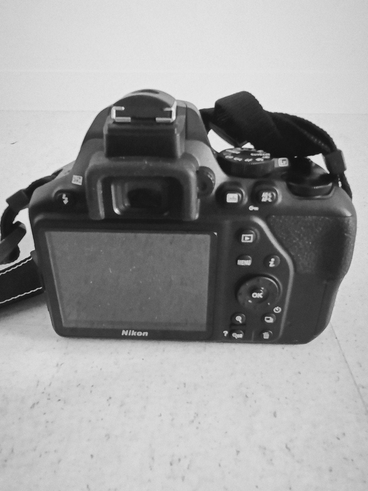 Nikon D 3500 met lens 18-140mm, Ophalen, Oplader, Nikon