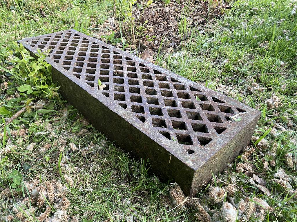 antiek rooster gietijzer voor afwatering of ventilatie, Ophalen, Gebruikt, 100 tot 250 mm, Overige typen