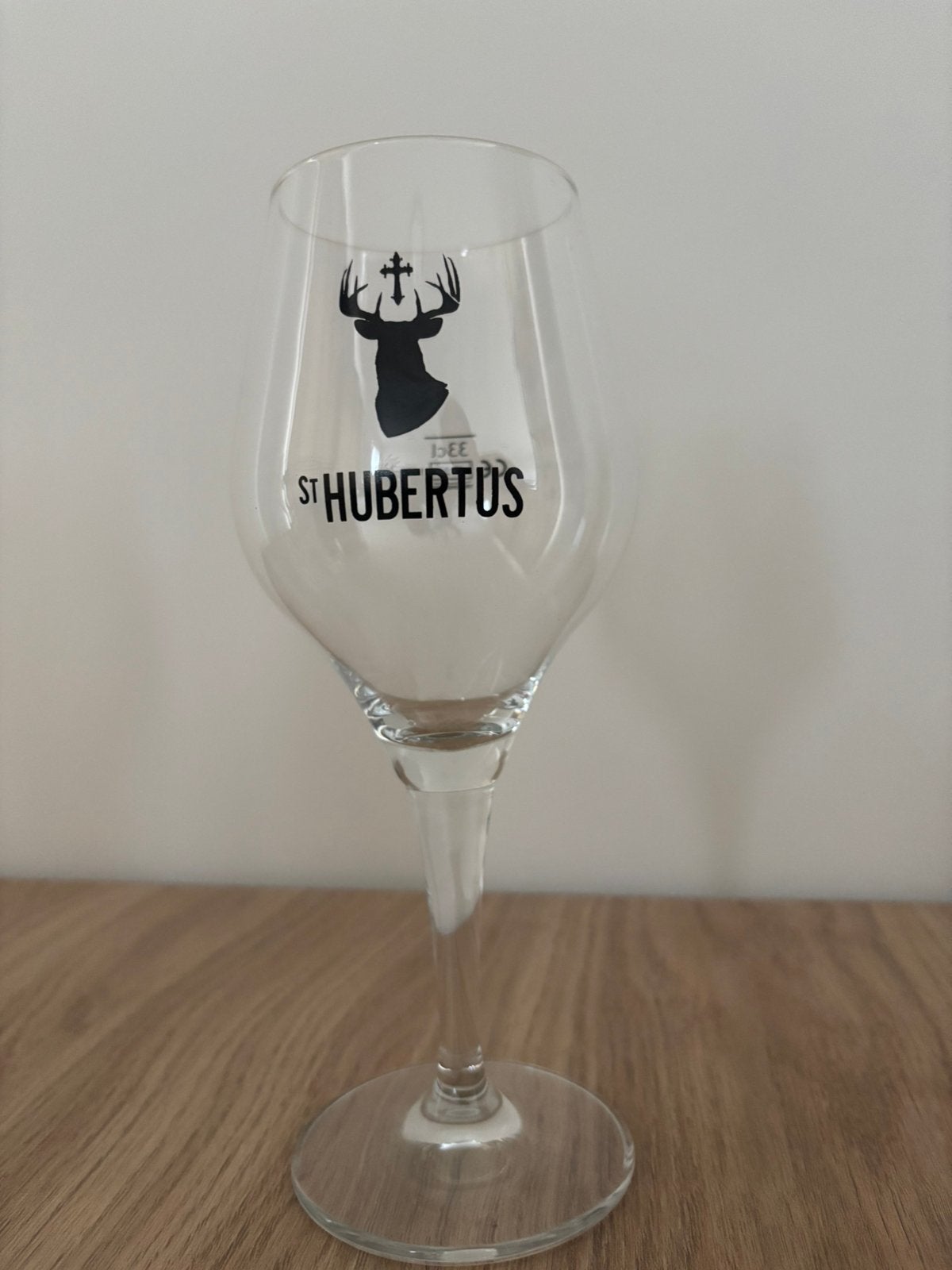 St Hubertus bierglas 33 cl op voet, Ophalen of Verzenden, Nieuw, Glas of Glazen, Overige merken