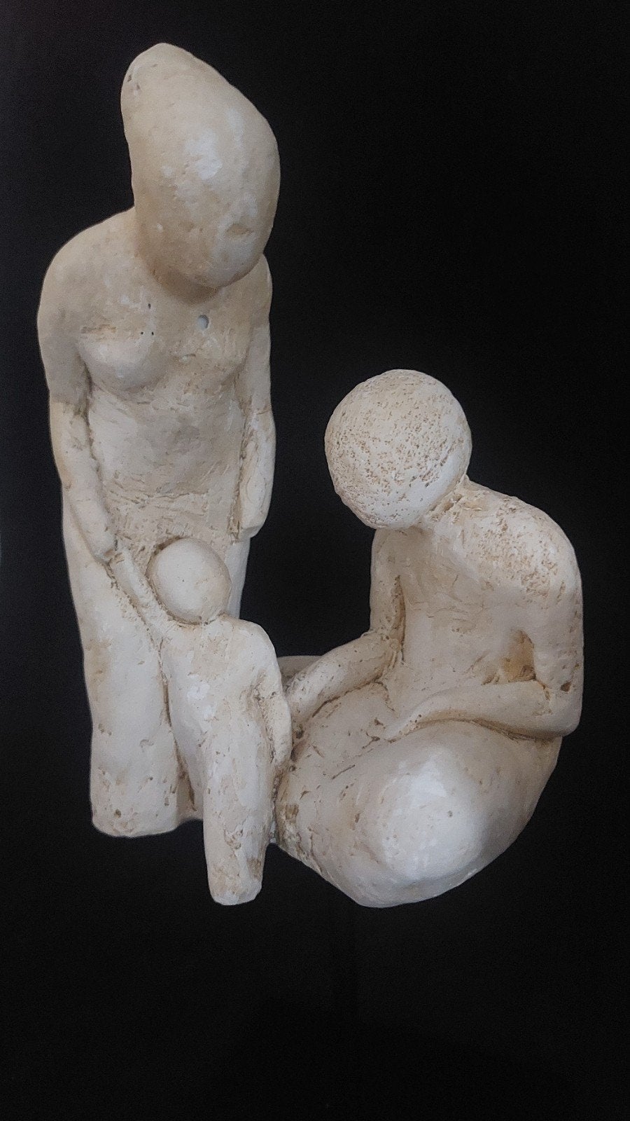 Statue de famille stylisée moderne — « Famille » (Wendela Bo, Statue, Enlèvement ou Envoi, Gips, Homme