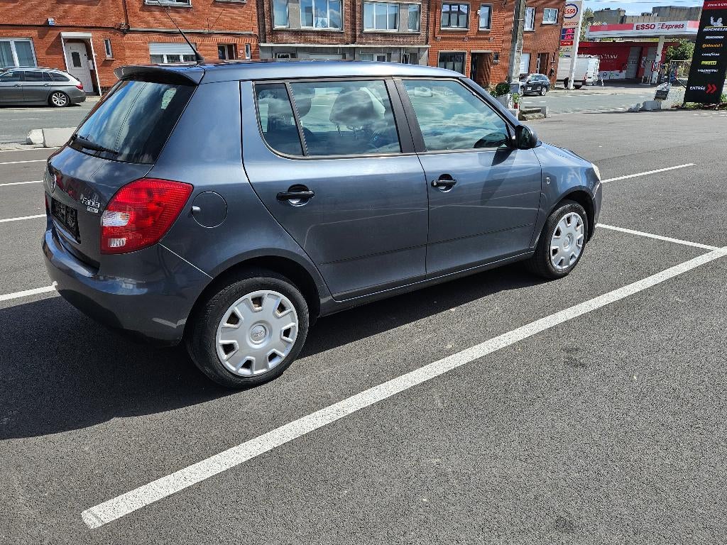 Skoda fabia1.4tdi2010 tb.état 170mkm roule impeccable, Auto's, Stof, Electronic Stability Program (ESP), Particulier, Zilver of Grijs