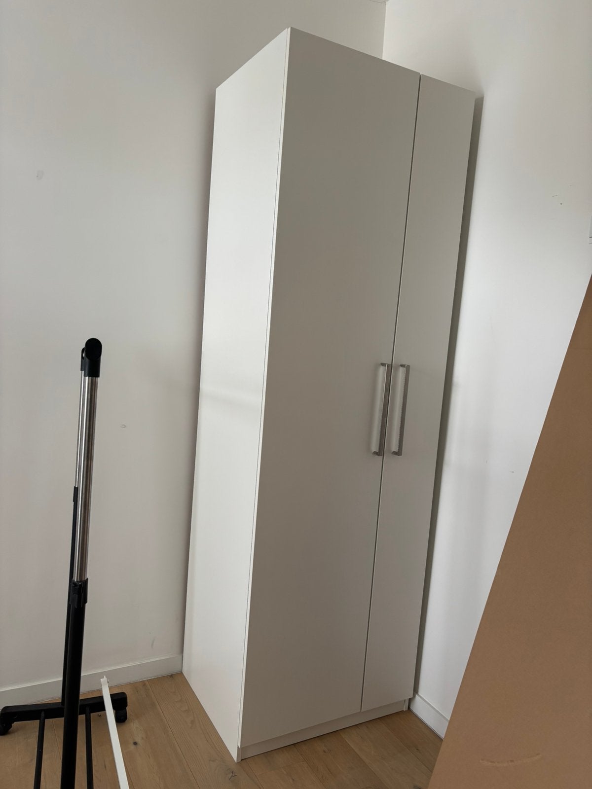 Witte kledingkast met hangruimte, Enlèvement, Utilisé