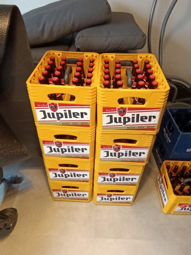 8 bakken Jupiler, Ophalen