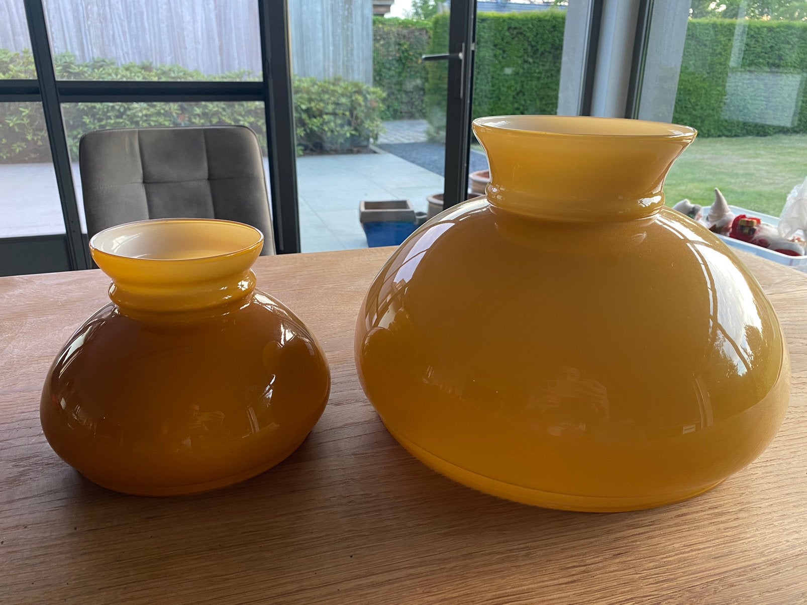 2 glazen lampenkappen, Huis en Inrichting, Lampen | Lampenkappen, Ophalen, Zo goed als nieuw