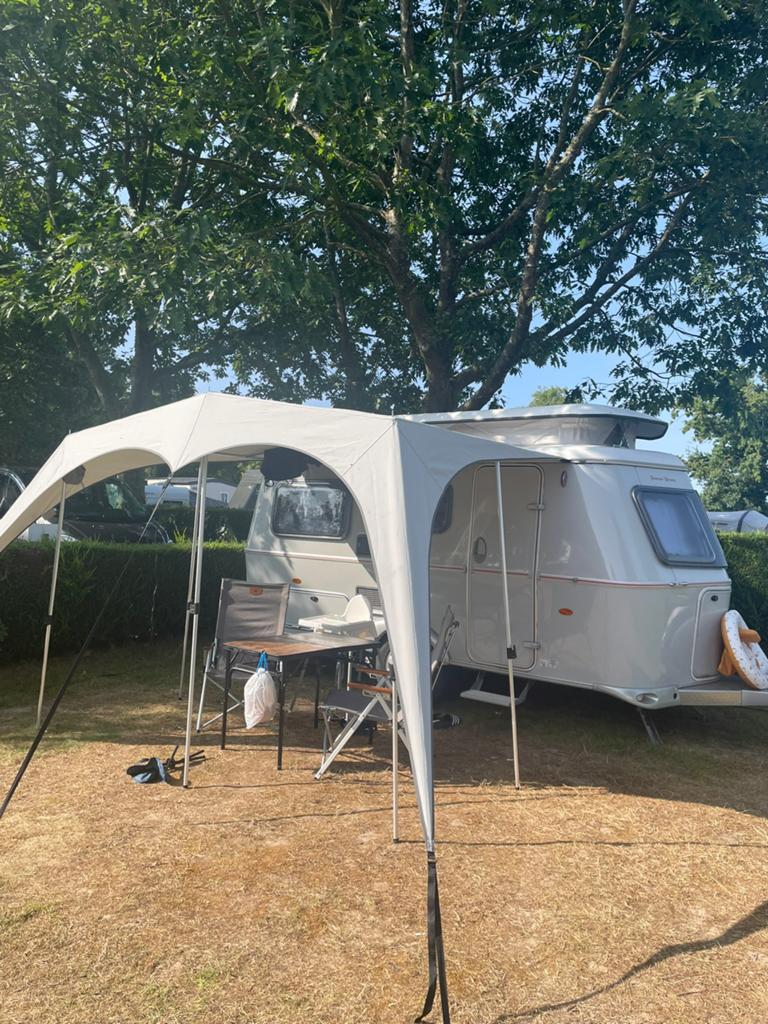 Eriba touring 430 Forever Young, 4 à 5 mètres, 750 - 1000 kg, Particulier, Siège standard