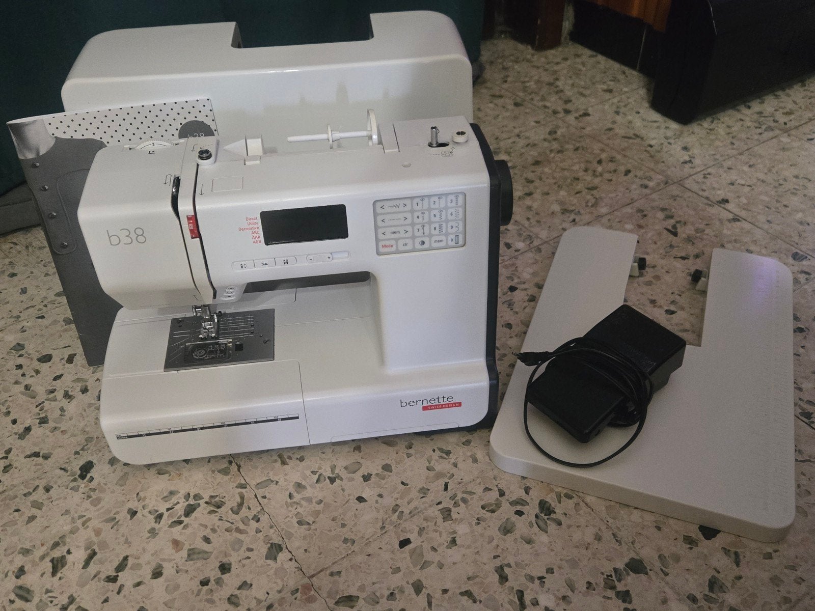 Machine à coudre Bernette B38, Hobby en Vrije tijd, Naaimachines en Toebehoren, Ophalen, Zo goed als nieuw, Naaimachine, Bernina