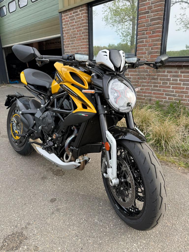 Mv agusta dragster 800rr scs, Motos, Motos | MV Agusta, Permis Moto A, Entreprise, Plus de 35 kW, 800 cm³