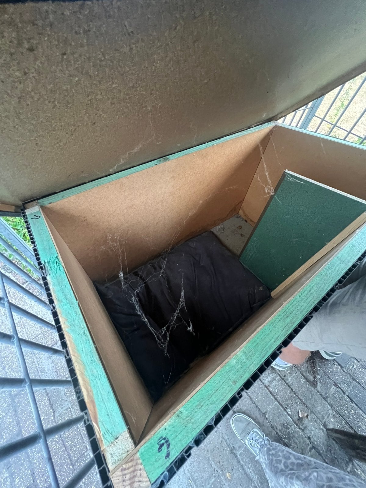 Hondenhok buiten kant afgewerkt met pvc, Dieren en Toebehoren, Hondenhokken, Ophalen, Zo goed als nieuw, Hondenhok