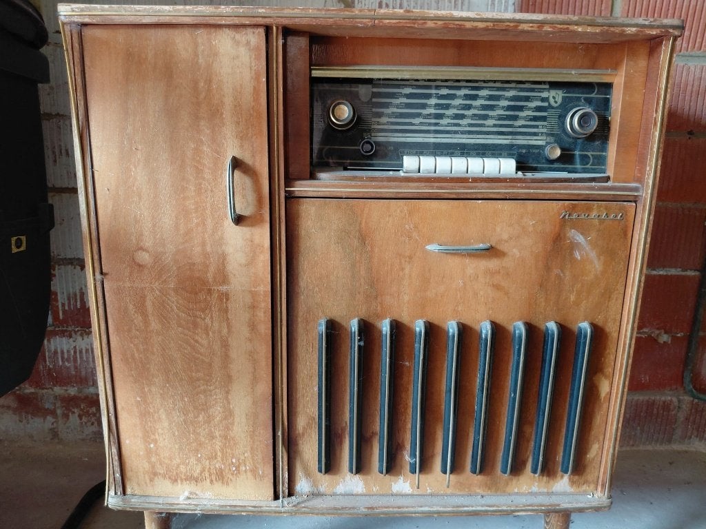 Antieke radio met platenspeler Novabel, Enlèvement