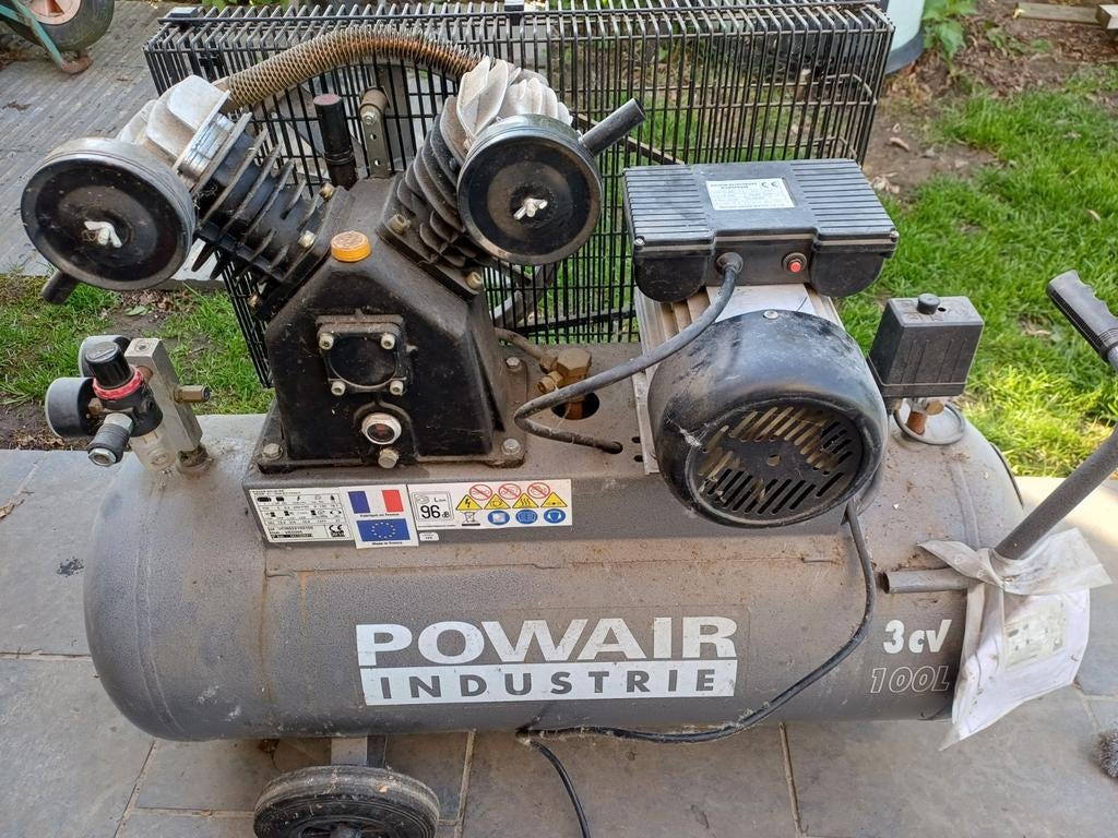 Compresseur professionnel avec baril de 100 l et moteur 220, Neuf, 400 à 800 litres/min, Enlèvement, 6 à 10 bars