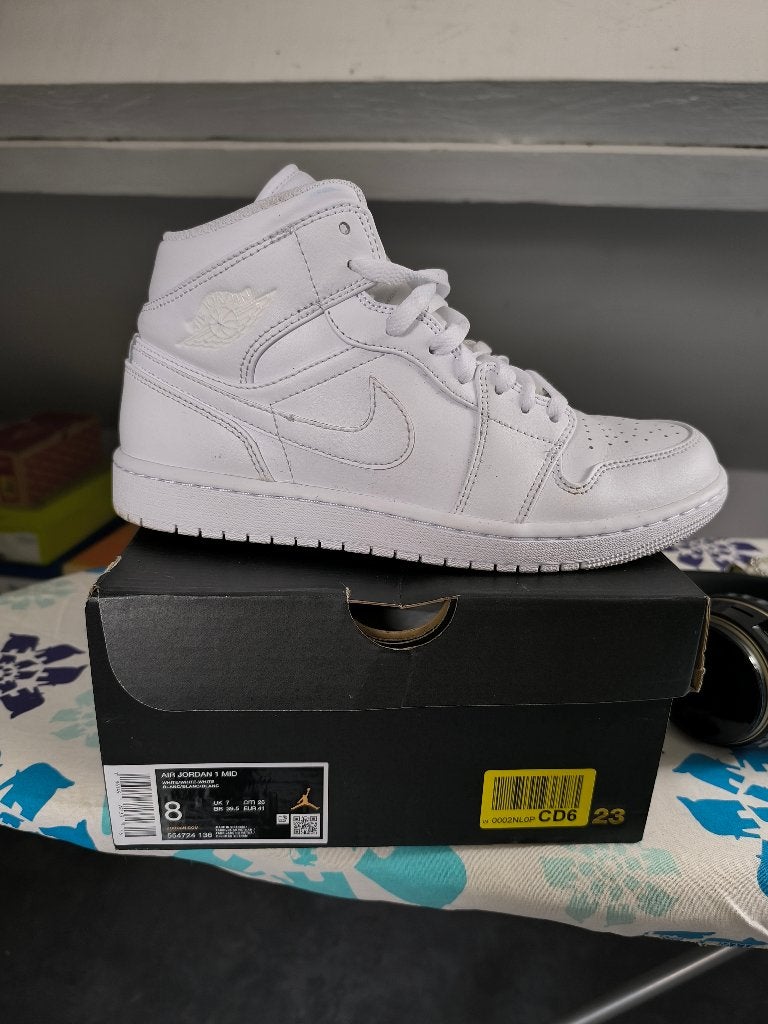 Air Jordan 1 mid taille 41 neuf authentique, Enlèvement ou Envoi, Neuf, Baskets