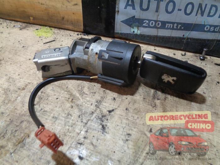 Serrure de contact + clé d'un Peugeot 308, -, 3 mois de garantie, Utilisé, -