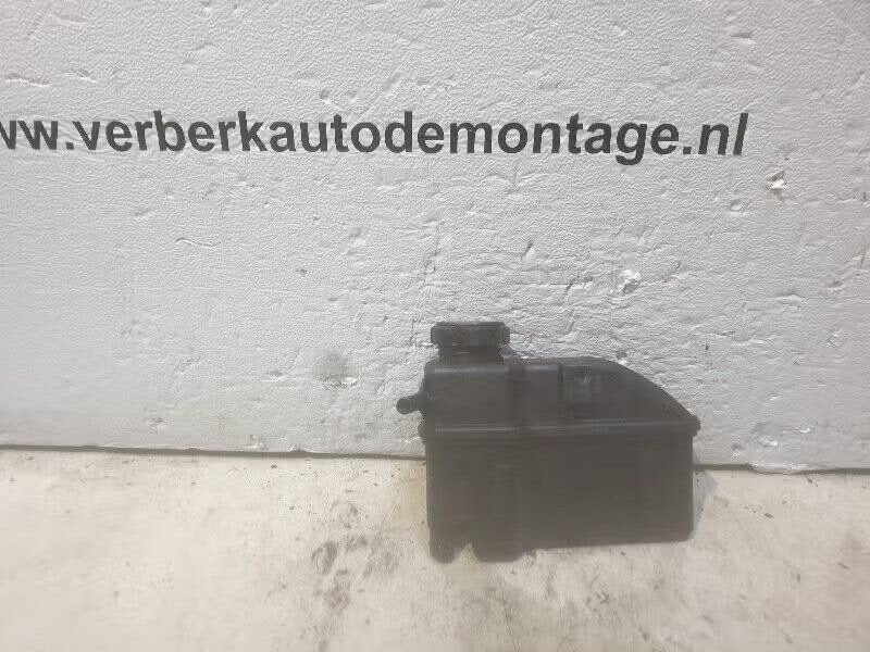 STUURBEKRACHTIGING OLIERESERVOIR Volvo V70 (SW) (8649720), Enlèvement ou Envoi, Info@volvocars.com, Volvo Car Germany GmbH, Siegburger Straße 229 50679 Köln, DE