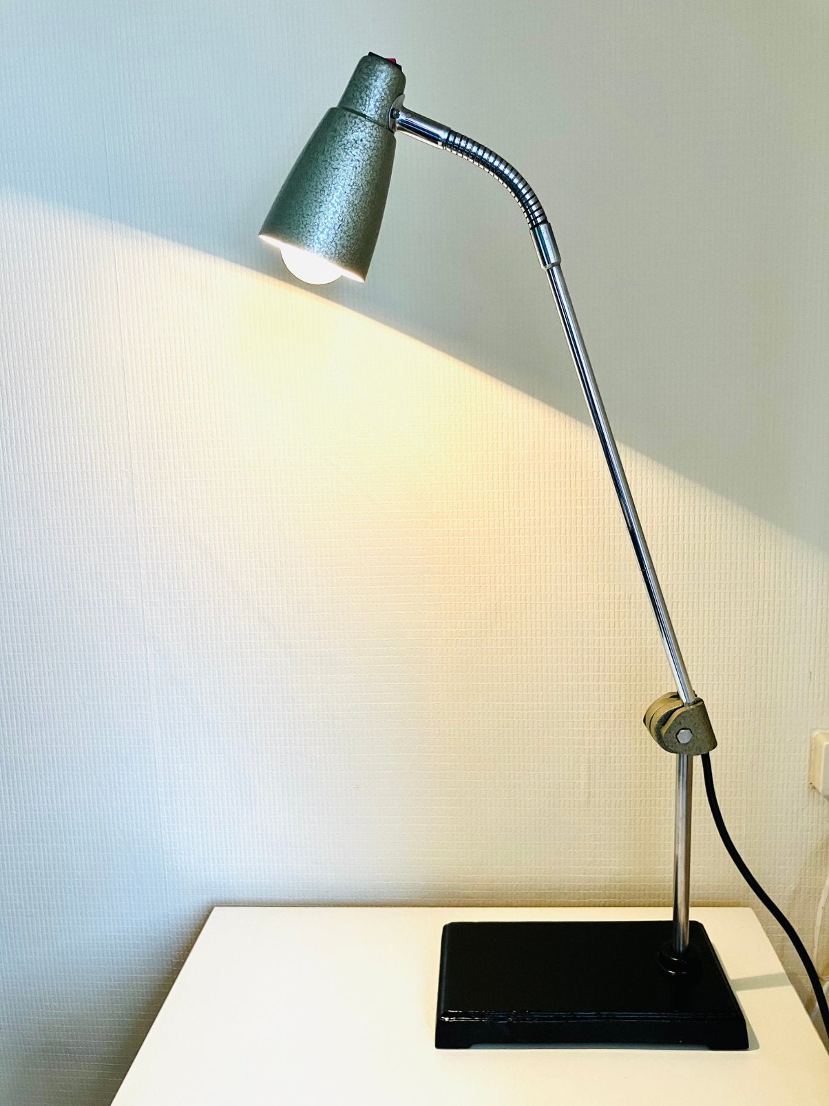 VINTAGE 50’s BUREAU LAMP VAN “RINALDO BERTONI” (Zie Beschr.), Maison & Meubles, Lampes | Lampes de table, Comme neuf, Métal, E14 (petit)