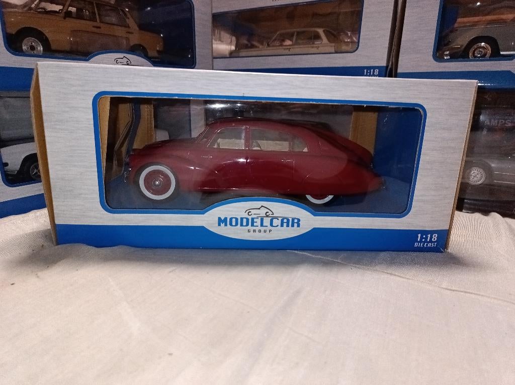 Tatra 87 Donkerrood om 1:18 - MCG, Ophalen of Verzenden, Zo goed als nieuw, Auto, Overige merken
